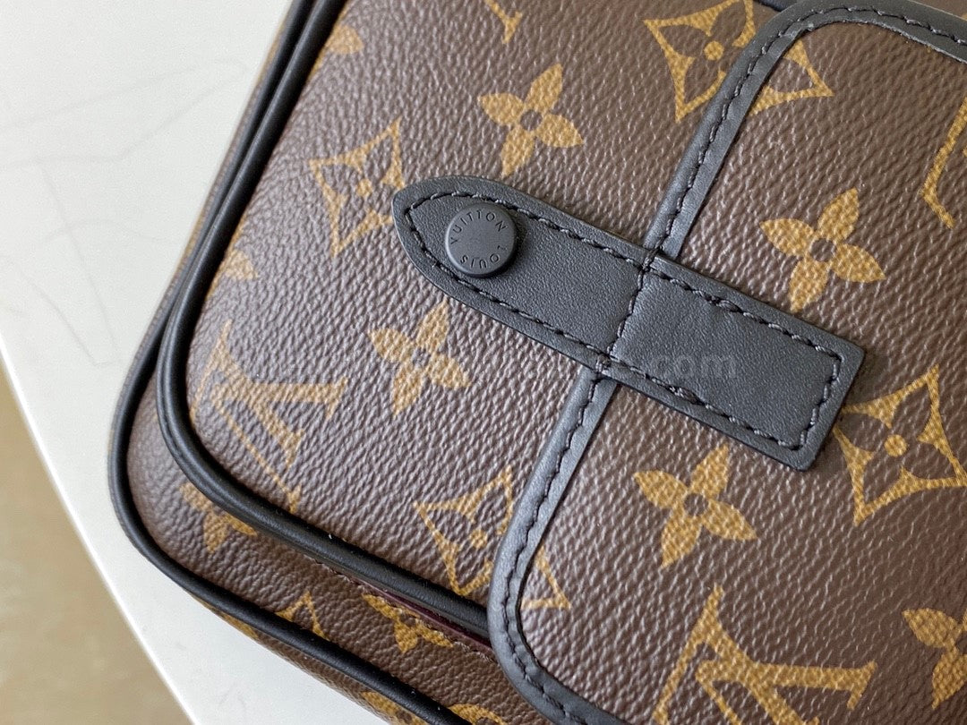 Louis Vuitton Brown Monogram Christopher Wearable Wallet – Savonches